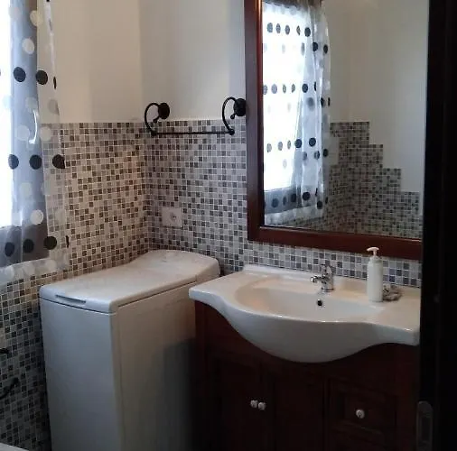 Casadelfaro Primo Piano 600mt Dalla Dom wakacyjny Olbia